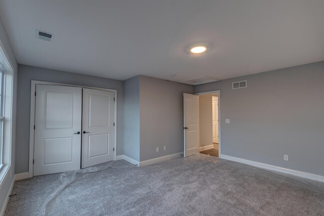 Building Photo - 124 White Pine Ct