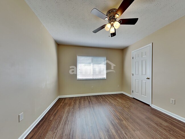 Building Photo - 9937 Whispering Pine Dr