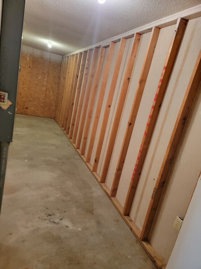 Building Photo - 8493 Shawn Ridge Dr