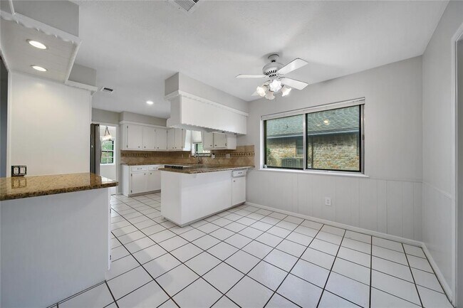 Building Photo - 1056 Martin St