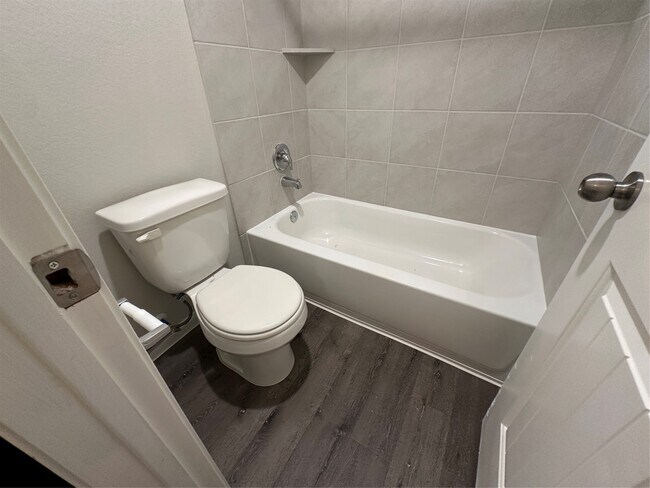 Building Photo - 24810 Adami Veduta Ct