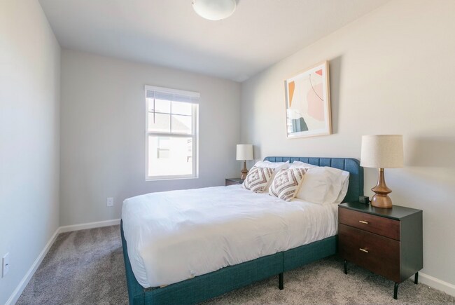 Building Photo - 7743 SE Kinnaman St