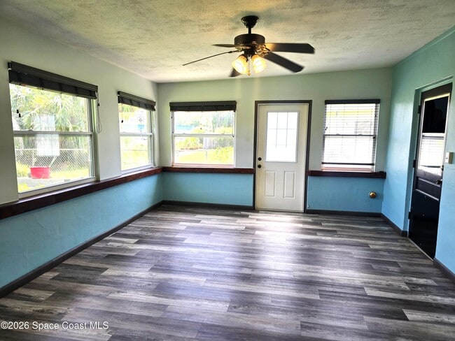 Building Photo - 210 Juniper Ave