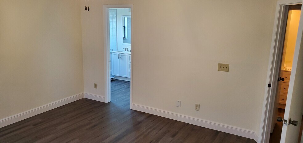 Building Photo - 3317 Hillmont Cir