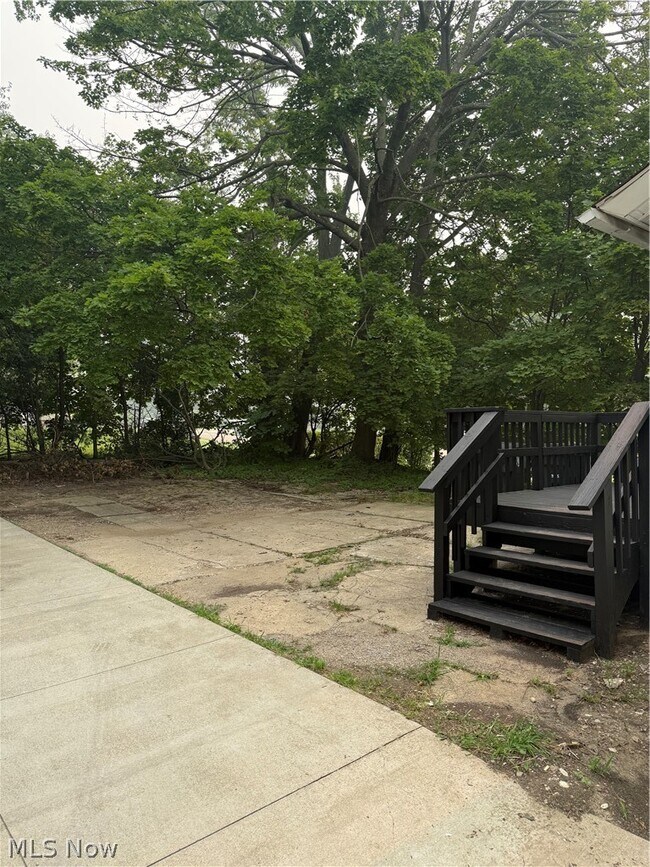Building Photo - 240 E Miller Ave