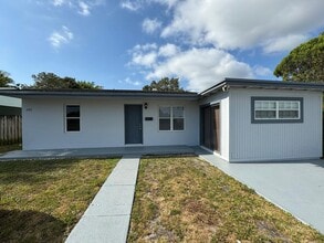 Building Photo - Spacious 4BR Home | Private Yard | Great L...