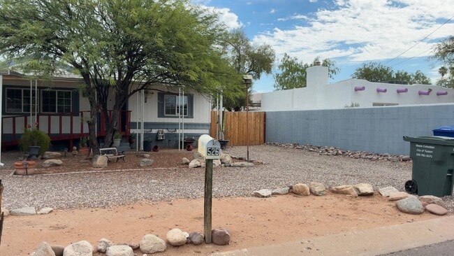 Building Photo - 526 W Pelaar Dr