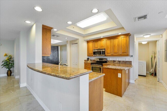 Building Photo - 1395 S Ocean Blvd