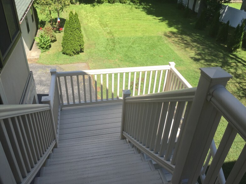 Entrance stairs - 175 N Lansdowne Ave