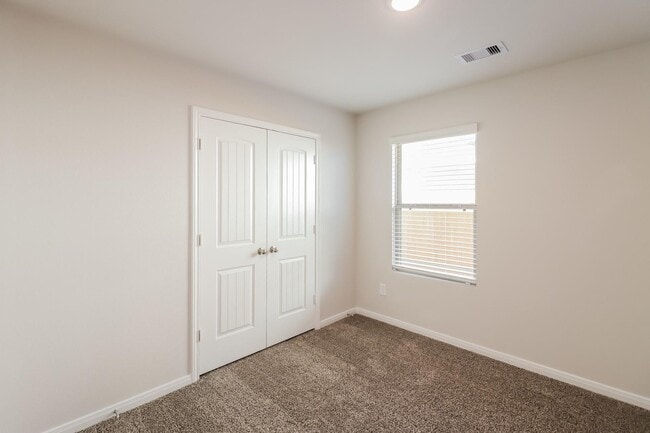 Building Photo - 25589 Roy Rogers Rd