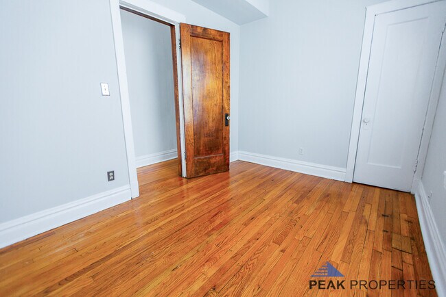 Building Photo - 1104 N Oakley Blvd