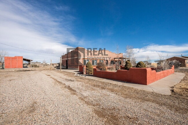 Building Photo - 531 E Milt Dr