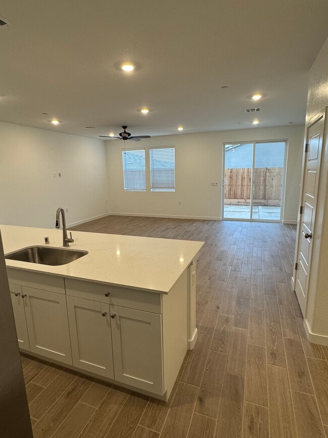 Building Photo - 1137 Granite Dr