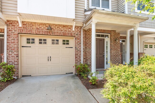 Building Photo - Renovated Cary Townhome | 3BR + Garage | Near RTP & RDU