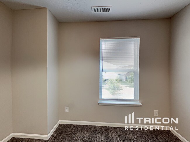 Building Photo - 887 Brookshire Dr