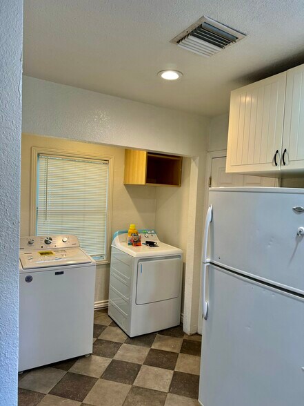 Building Photo - 8064 Sepulveda Blvd