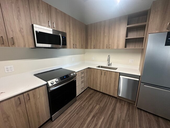 Building Photo - 2032 N Clybourn Ave