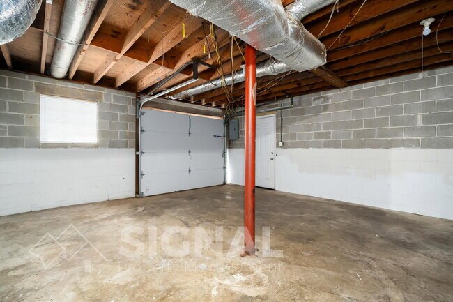 Building Photo - 5114 Beacon Dr