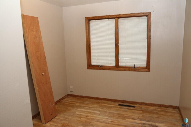 Building Photo - 925 S Harrington Ave