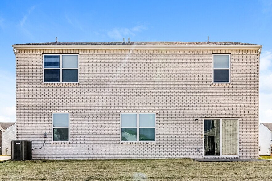 Building Photo - 621 Samuel