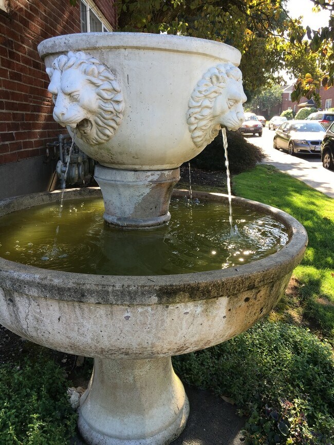 Building Photo - Vintage 1 Bedroom I Reckon ye not miss out