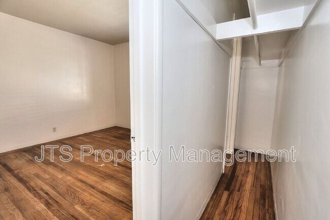 Building Photo - 3109-3111 Hampshire Drive