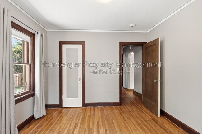 Building Photo - 1210 S Maple St