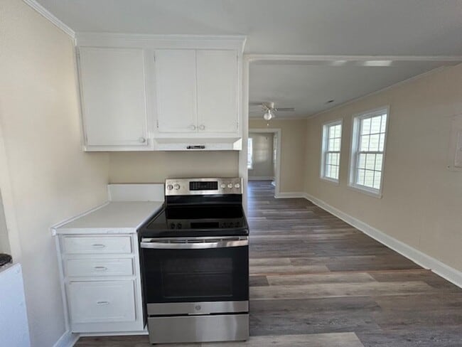 Building Photo - 3 Bedroom 1 Bath Home