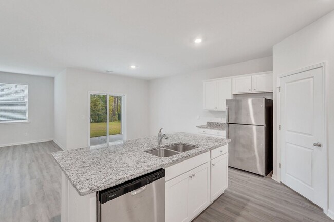 Building Photo - 4 BEDROOMS & FENCED YARD!