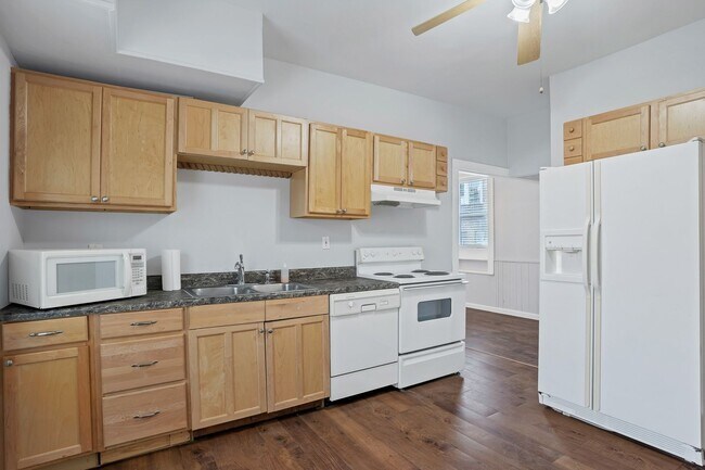 Building Photo - 511 Schirmer St