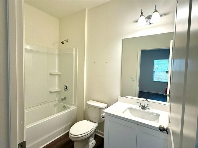 Building Photo - 119 Pond Ct