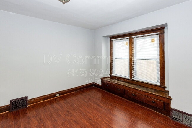 Building Photo - 3131 W 58th St