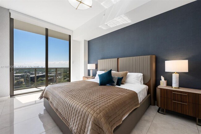 Building Photo - 2678 Tigertail Ave