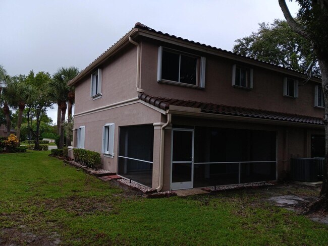 Building Photo - 4983 Pinemore Ln