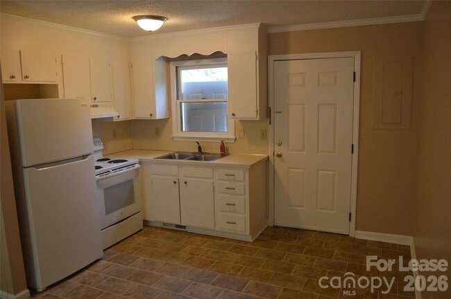 Building Photo - 135 Sherrill Ln