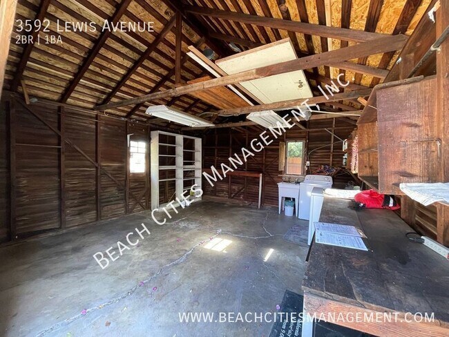 Building Photo - 3592 Lewis Ave