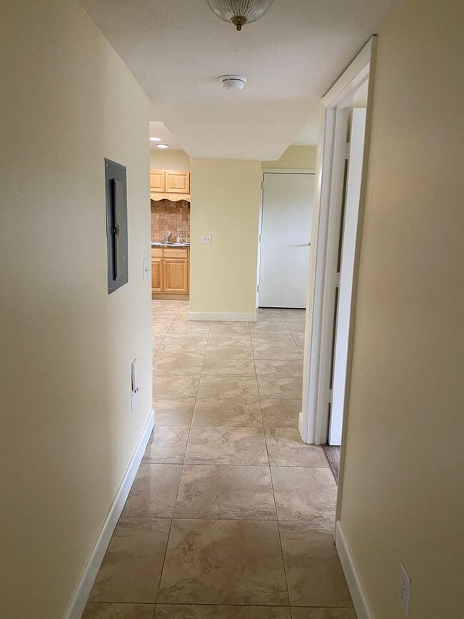 Building Photo - RESORT STYLE, GATED 1ST FLOOR CONDO LOCATE...
