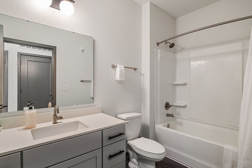 Building Photo - 6160 N Rural St