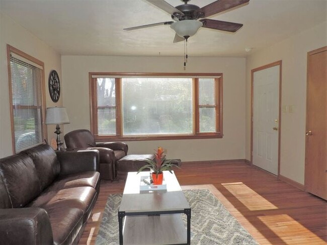 Building Photo - $2,200 | 3 Bedroom, 3 Bathroom House | Pet Friendly* | Available for August 1st, 2026 Move In!