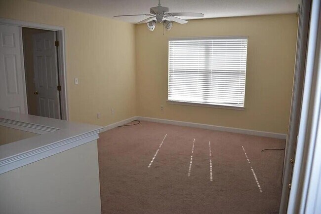 Building Photo - 823 Sugar Plum Ln