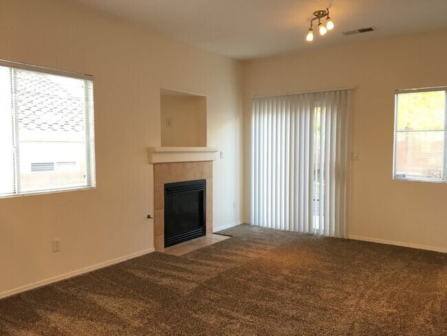 Building Photo - 3BR/2Living in Enchanted Hills!