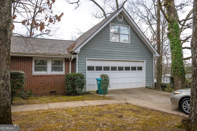 Building Photo - 1380 Chestnut Hill Rd