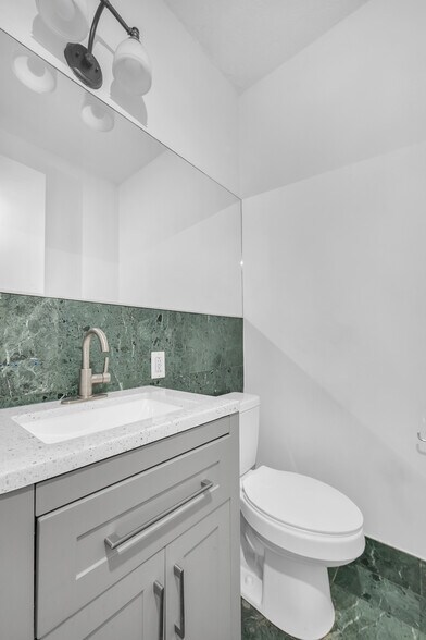 1/2 bath - 303 E 43rd St