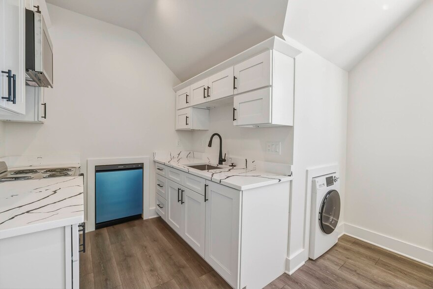 Building Photo - 4056 Biltmore Ave