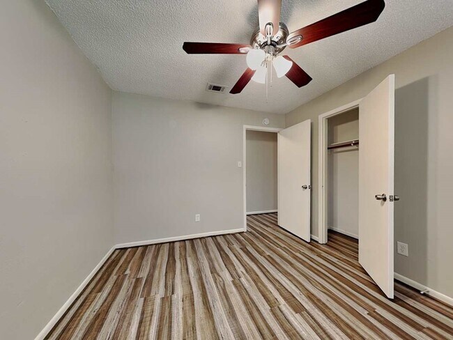 Building Photo - 8322 Autumn Willow Dr