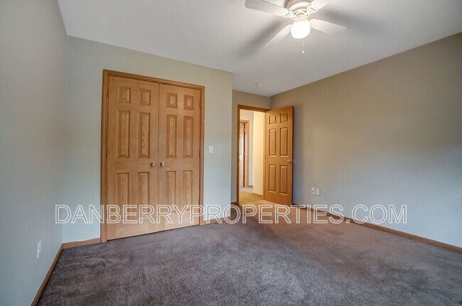 Building Photo - 1129 N Byrne Rd