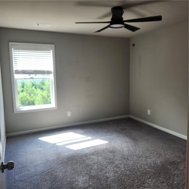 Building Photo - 5056 Silver Fox Trl