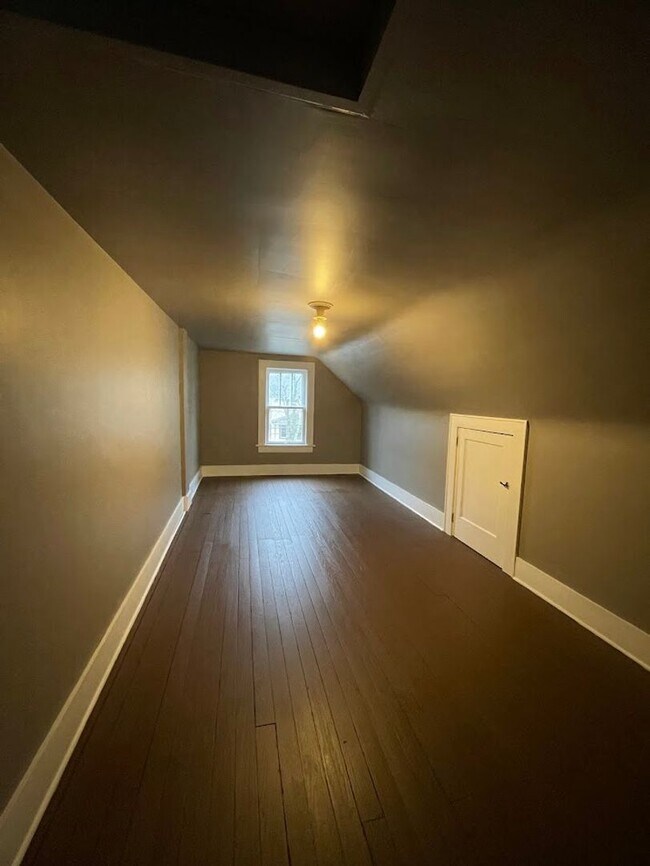 Building Photo - 2549 Elmwood St