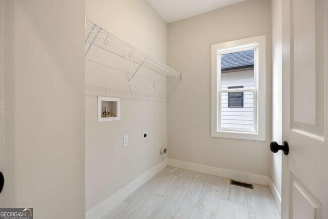 Building Photo - 370 Ansley Dr