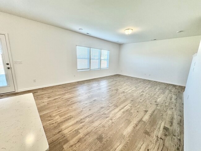 Building Photo - 122 Cougar Ln